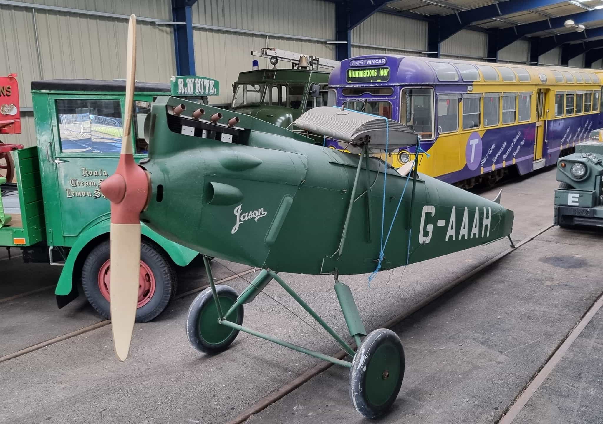 Replica DH Moth arriving at NELSAM